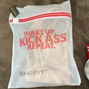 She fit sport bra ! Brand new never worn